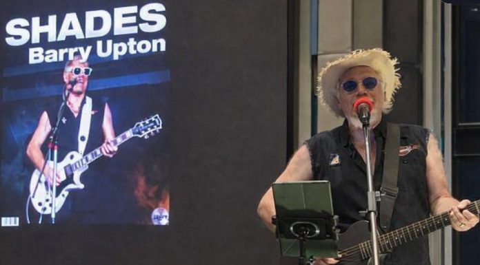 Barry Upton and Paul Rosenberg mix Music, Comedy and AI at Pattaya City Expats Club