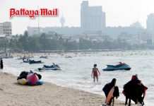 Rain clouds roll in, tourists roll back out to Pattaya beaches