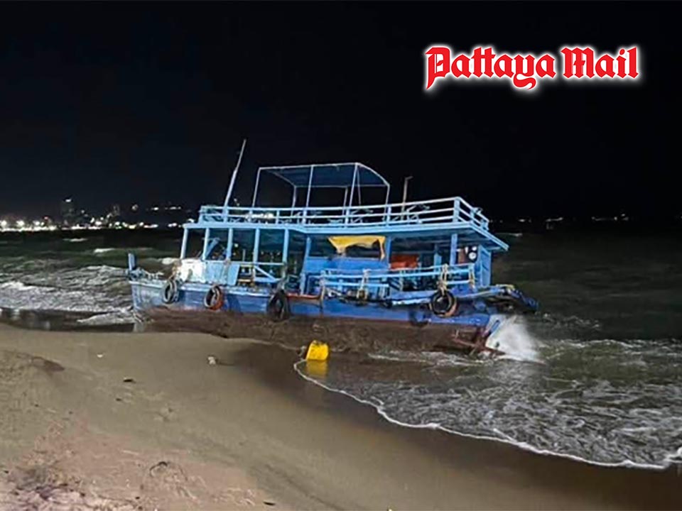 Pattaya tour boat breaks free 200 meters offshore before waves smash it onto beach