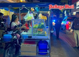 Pattaya police question both sides after woman damages som tam stall