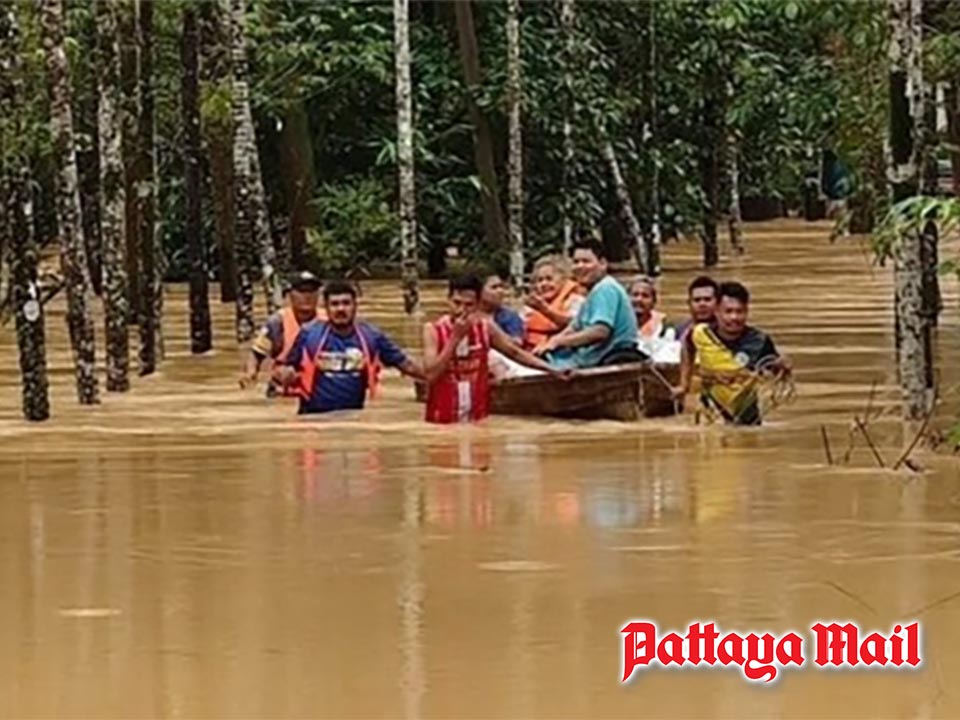 Flash flood traps 48 tourists at Chanthaburi resort after waters rise 2 meters
