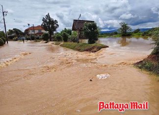 Floodwaters burst through barrier, inundate homes in Chiang Rai’s Mae Lao District
