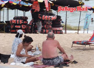 Na Jomtien Beach encroachment persists, no fireworks reported so far