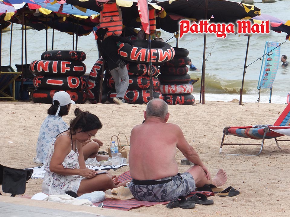 Na Jomtien Beach encroachment persists, no fireworks reported so far
