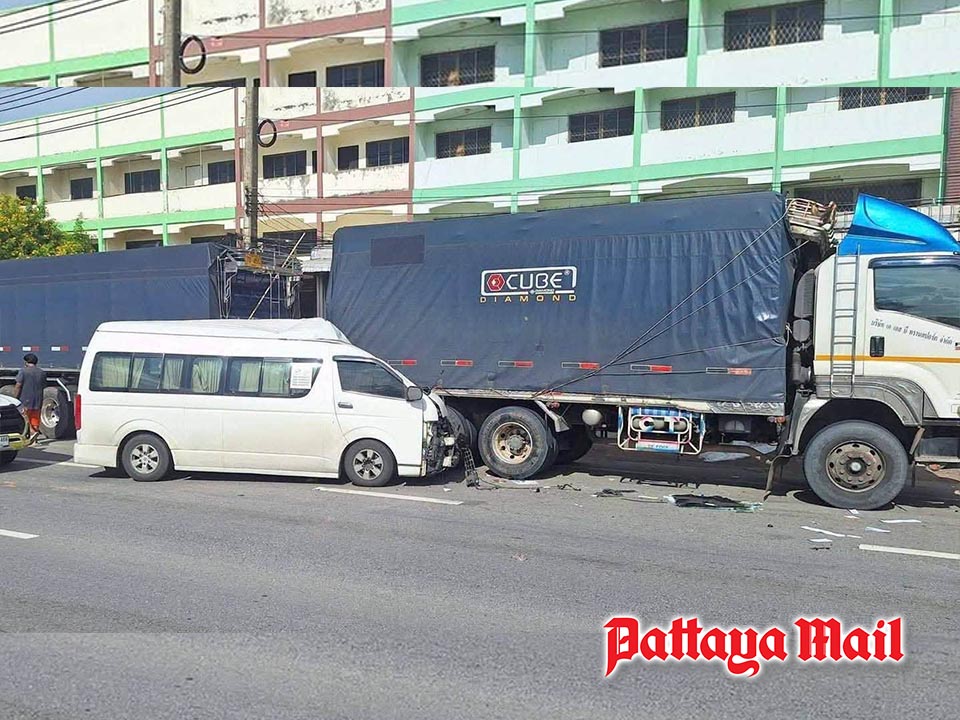 15 injured after van slams into truck on Khon Kaen highway