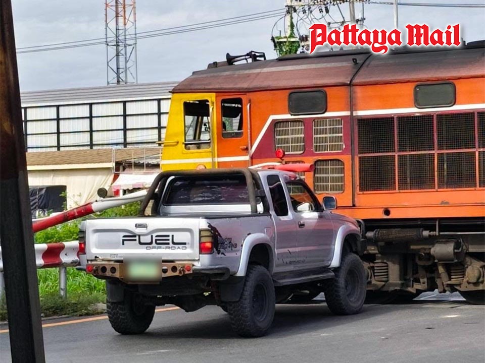 Pattaya foreign driver’s railway gamble nearly ends in oil train collision