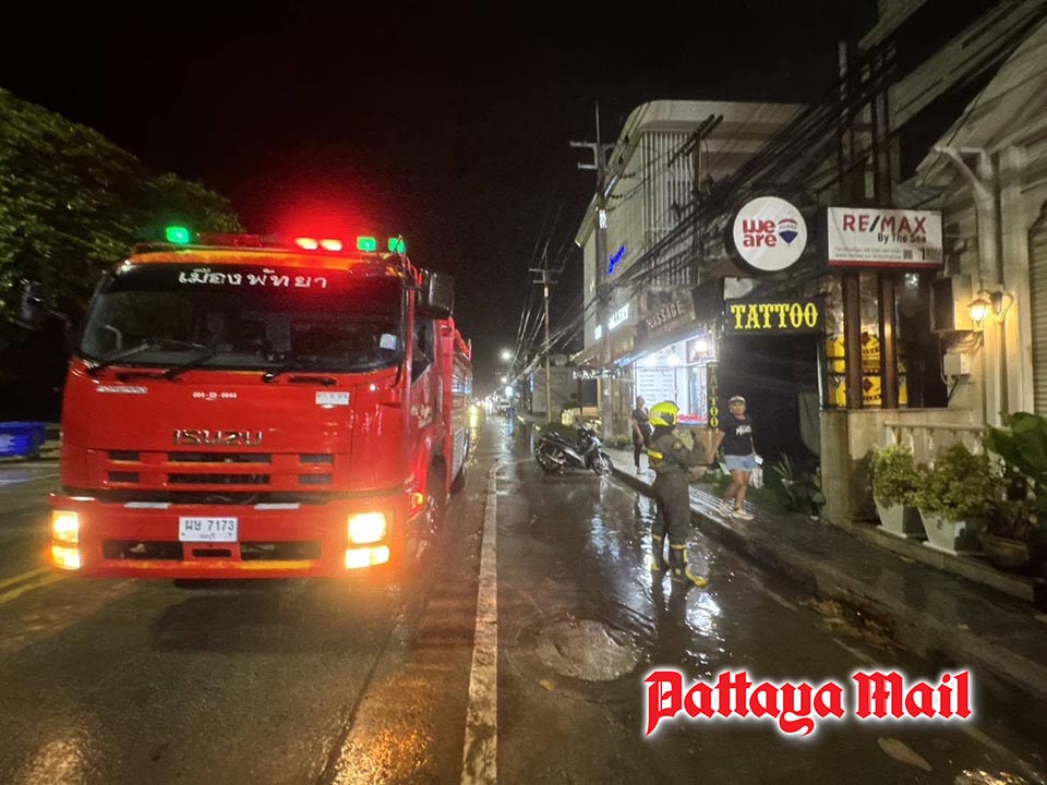 Jomtien firefighters quickly control electrical wire fire near beach road