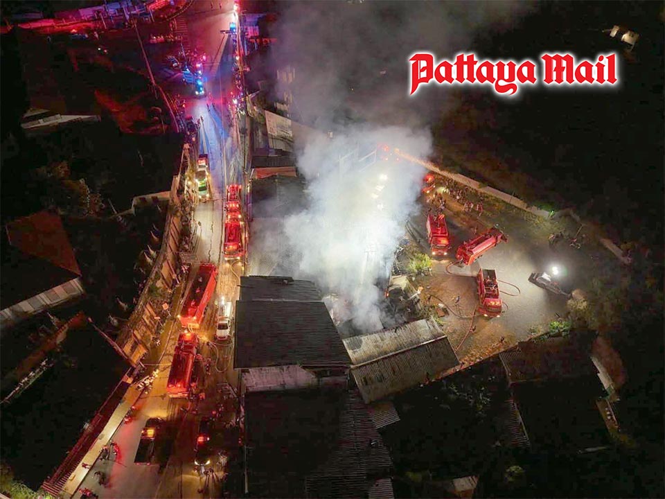 Late-night blaze tears through Chanthaburi riverside community