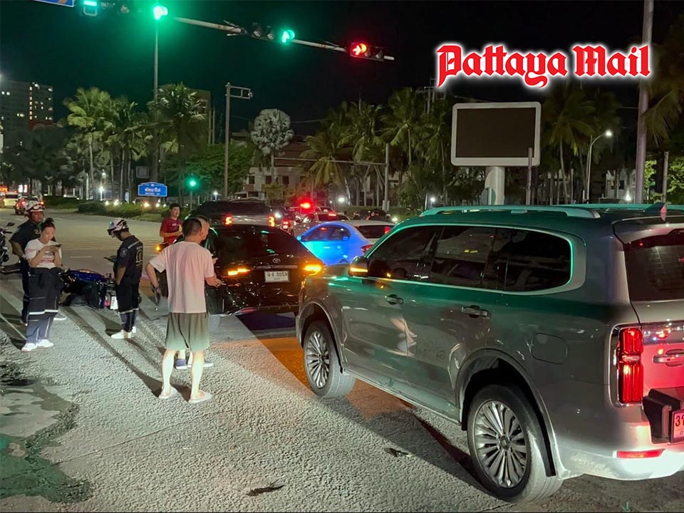 Chinese driver refuses breath test after Pattaya crash detained by police
