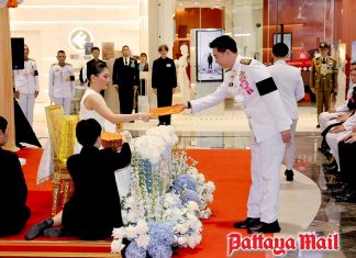 Mayor receives royal award honoring Pattaya’s marine conservation work