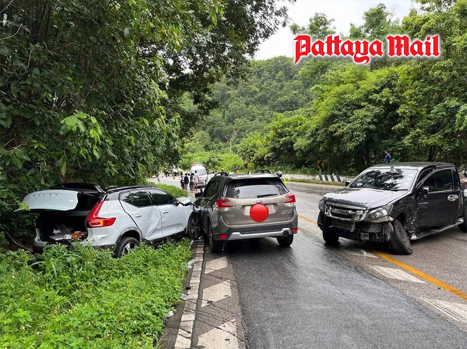 Wet roads blamed for Lampang crash involving pickup and two cars, five injured
