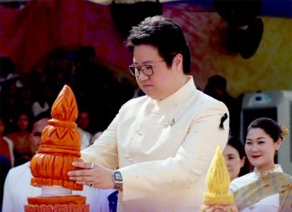 Ubon Candle Festival lights up with grand parade and 10,000 visitors