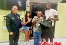 Pattaya foreign couple reunited with bag left in taxi