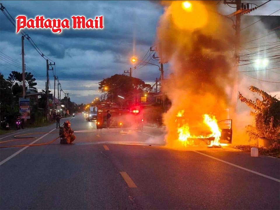 Two escape burning car moments before flames consume vehicle in Chiang Mai