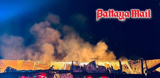 Chonburi warehouse fire damages two buildings, 23 fire trucks mobilized