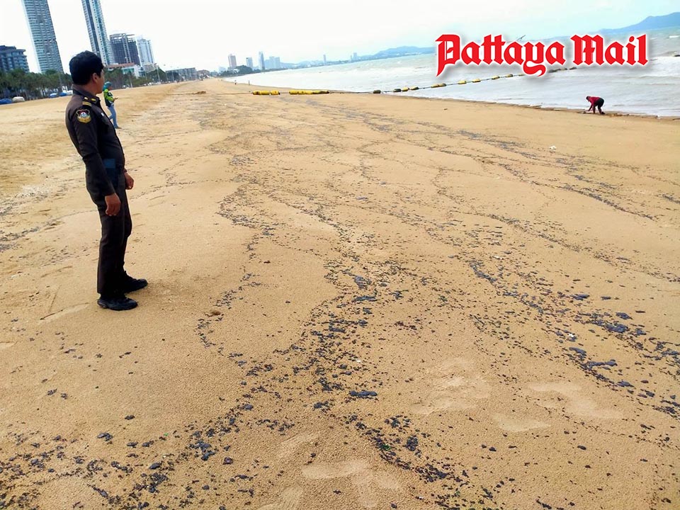Mystery oil slick cleaned up from Pattaya’s Jomtien Beach