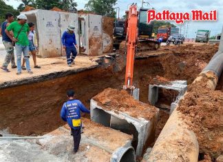 Worker buried alive in 3-meter drainage pit survives miracle rescue in Rayong