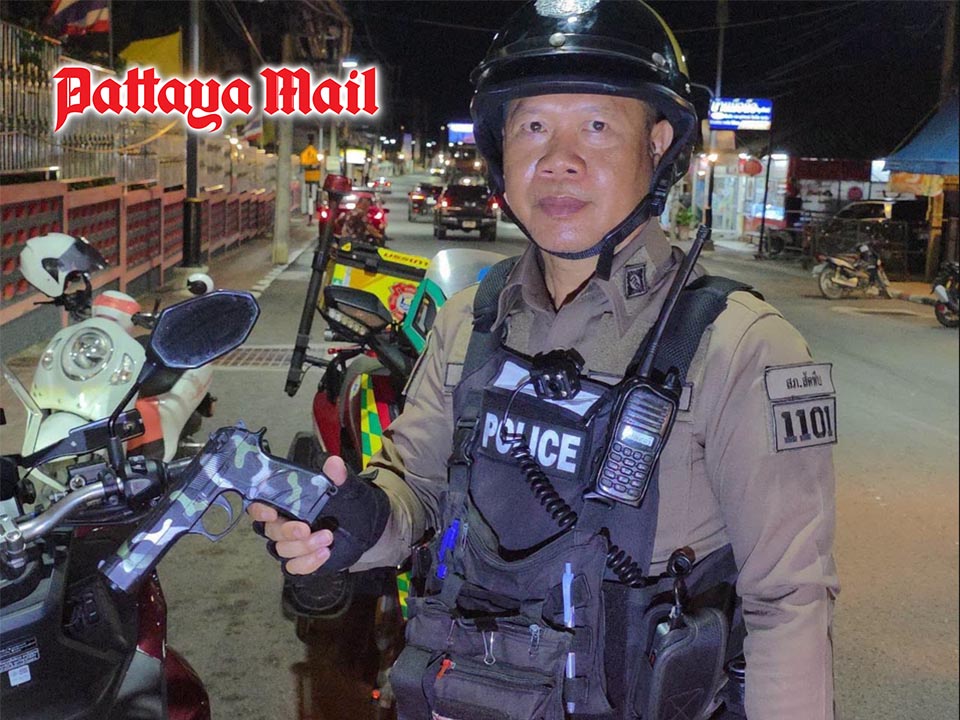 Man arrested after wielding fake pistol at passing cars near Sattahip market