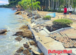 Waves erode Krating Lai shoreline, damaging Pattaya beach park