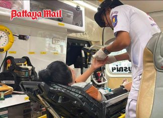 Pattaya woman runs into street after boyfriend’s knife threat