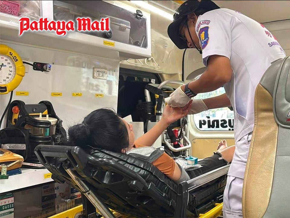 Pattaya woman runs into street after boyfriend’s knife threat