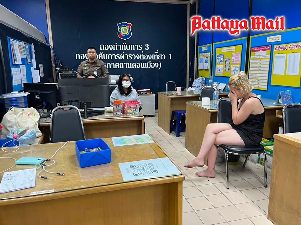 Tourist Police help British traveler in tears after losing phone and family contact