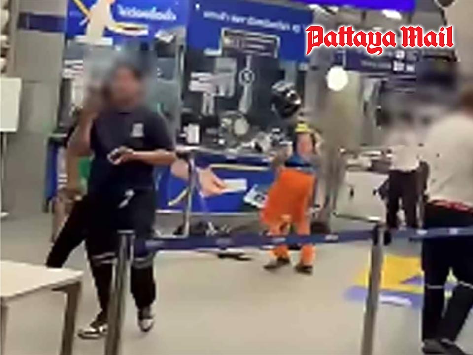 Rescue volunteers suspended after taxi driver assaulted near Bangkok MRT Station