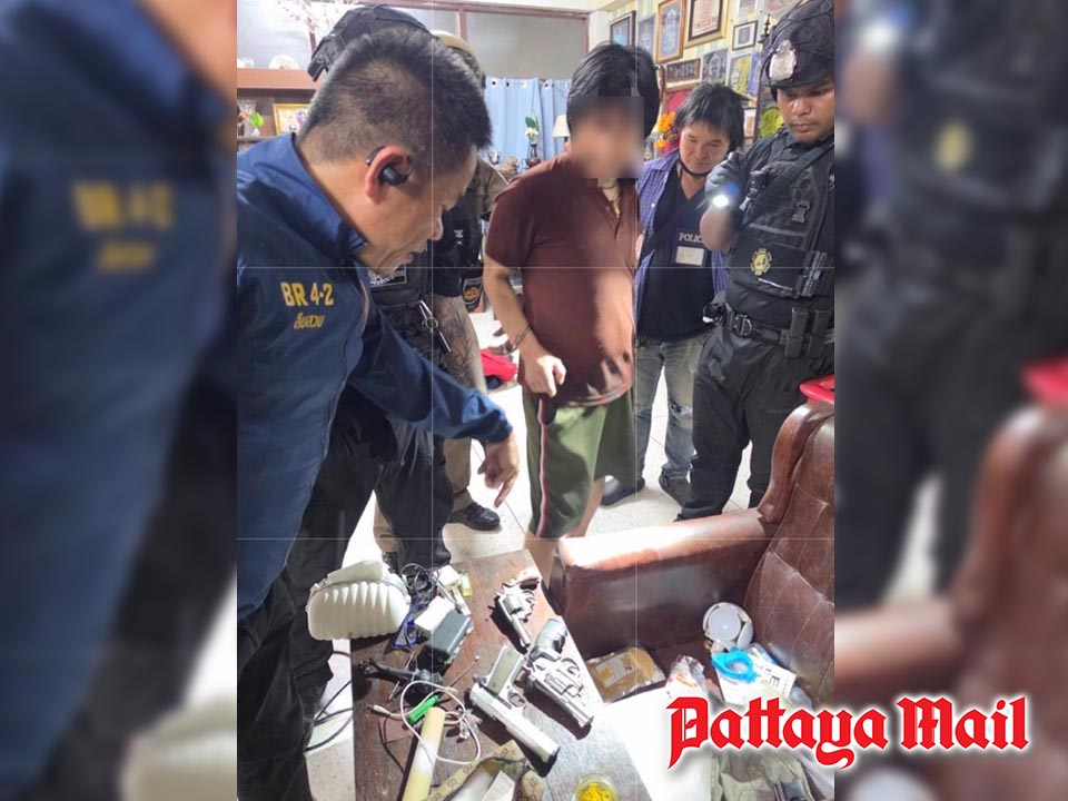Bang Rak Police seize 8 guns from Bangkok man after gunshot-like noise report
