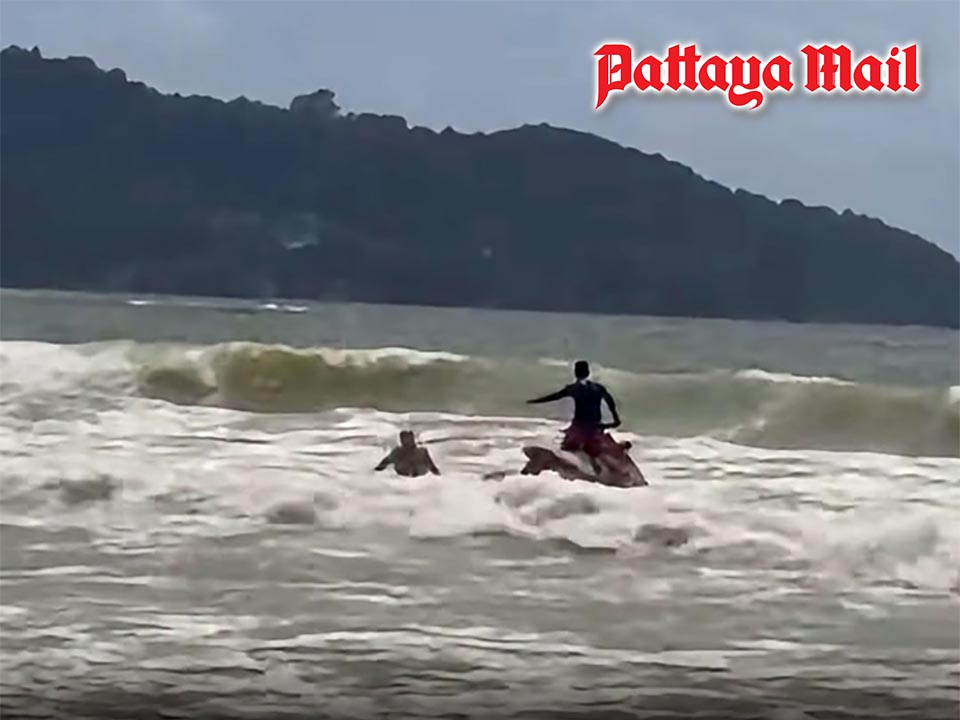 Tourist defies red flag at Patong Beach, lifeguards race to rescue