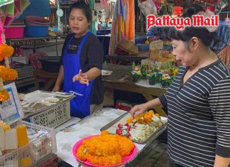 Pattaya jasmine sellers get a Mother’s Day windfall
