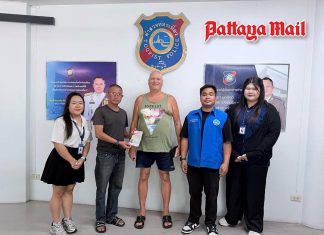 A stranger’s kindness brings lost cards back to tourist in Pattaya