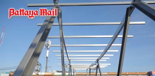 Mayor inspects new covered footbridge project across Pattaya