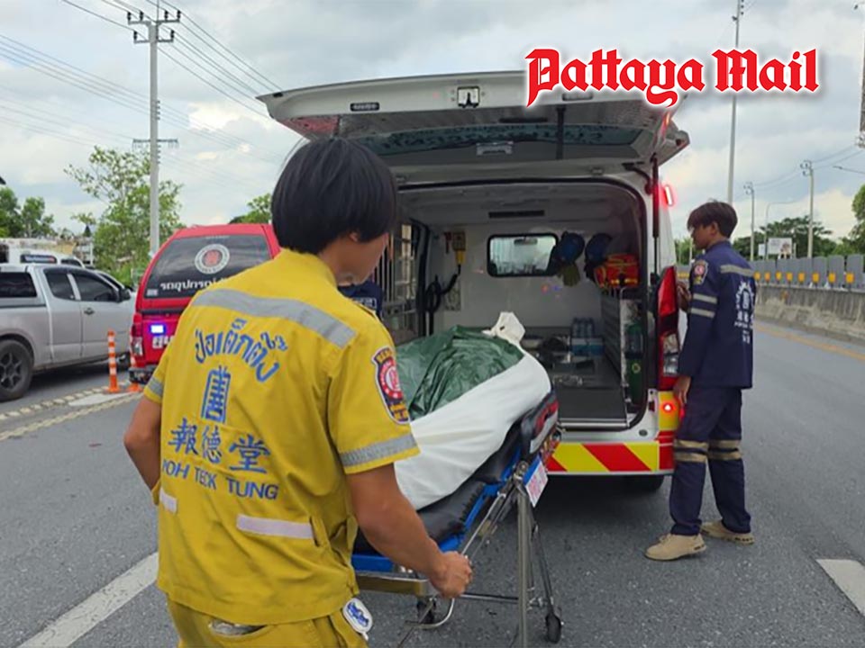 Delivery rider killed after motorcycle hits pickup and SUV in Nonthaburi