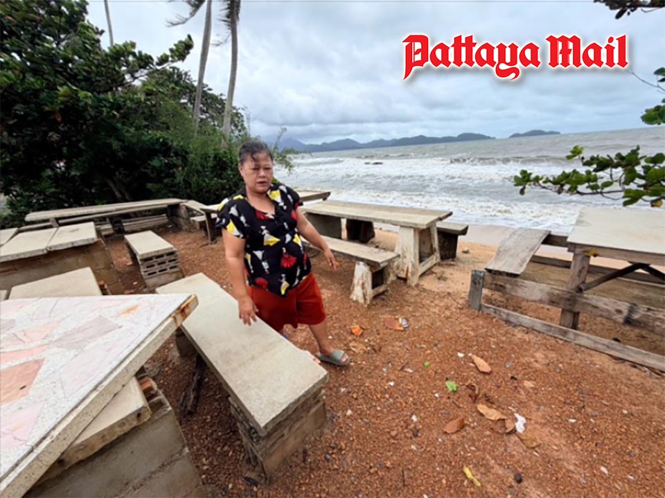 Strong waves batter Trat beach, force coastal shops to close