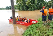Friends in Need Volunteers deliver food to flood-stranded Nan residents