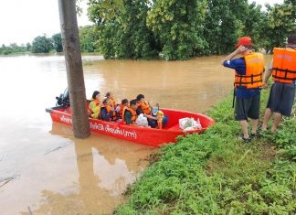 Friends in Need Volunteers deliver food to flood-stranded Nan residents