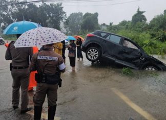 Heavy rain floods Nakhon Phanom roads, three-vehicle crash leaves one injured
