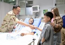 Prime Minister Anutin visits injured soldier after landmine blast