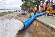 Mekong falls in Nakhon Phanom, but 80,000 rai of farmland remains flooded