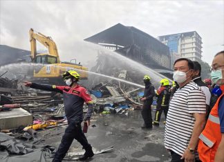 Anutin visits Bangkok’s Khlong Thom Center fire site, pledges full relief
