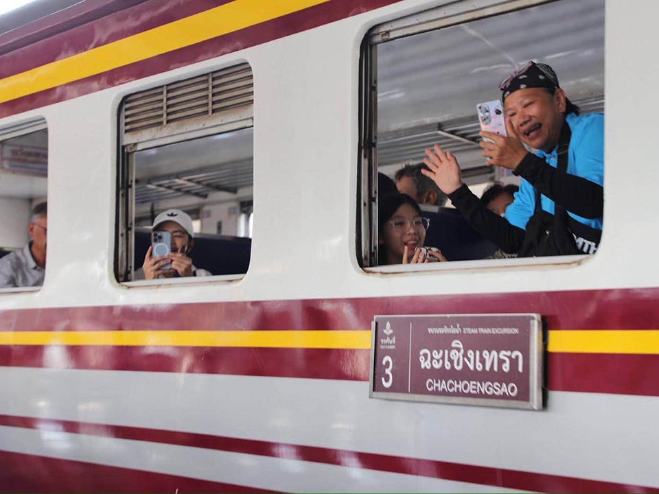 Steam train takes families back in time on Mother’s Day journey to Chachoengsao