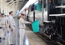 Steam train takes families back in time on Mother’s Day journey to Chachoengsao