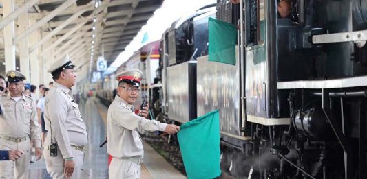 Steam train takes families back in time on Mother’s Day journey to Chachoengsao