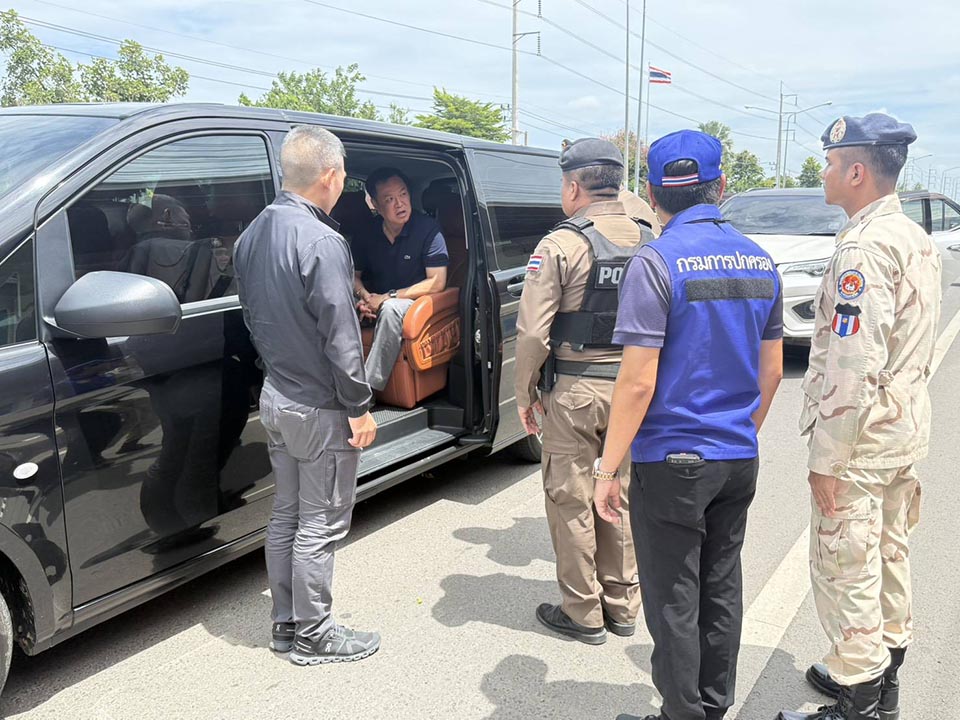 Thai PM motorcade stopped at Buriram checkpoint, Anutin lets officers do their job