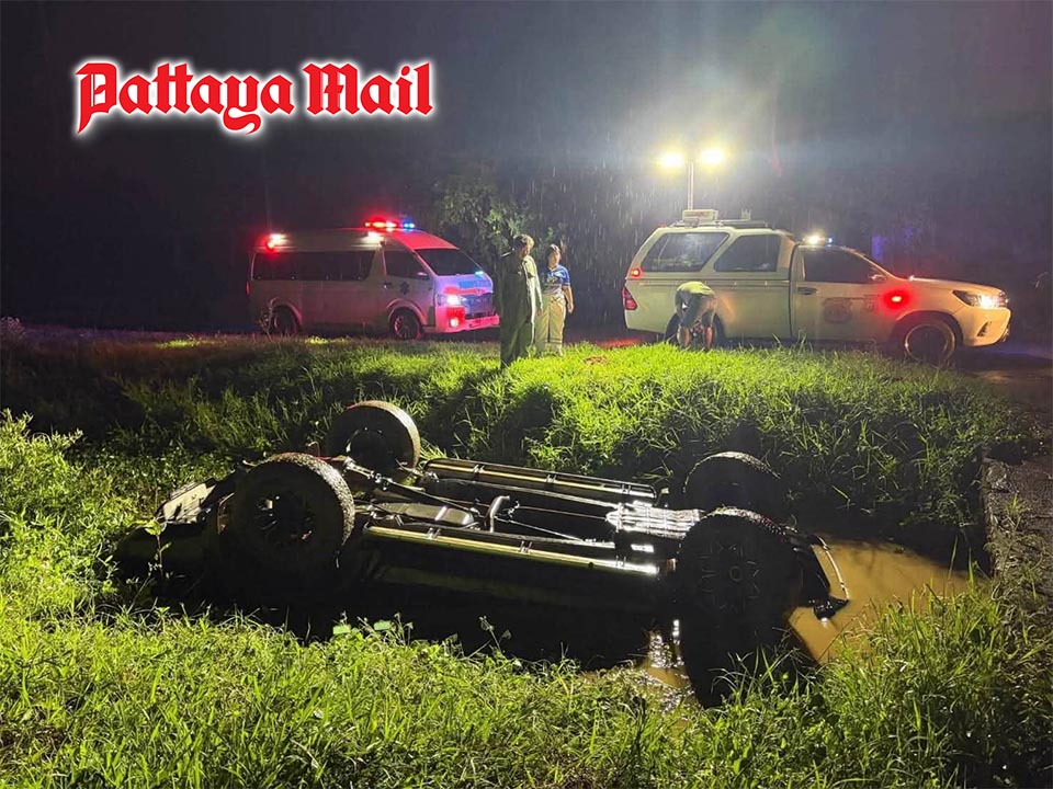 Car crashes into canal outside Lom Sak resort in Phetchabun, one dead