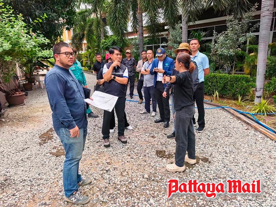 Public moans over chronic flooding in Soi Pattaya Klang 16