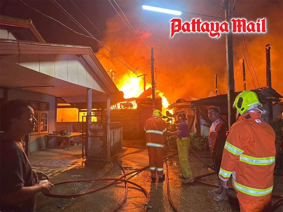 Midnight fire tears through 9 homes in Udon Thani village, 7 escape