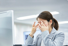 8 everyday habits that may be harming your eyes without you knowing