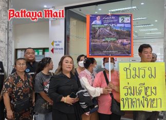 Pattaya beach vendors call for more parking to bring tourists back