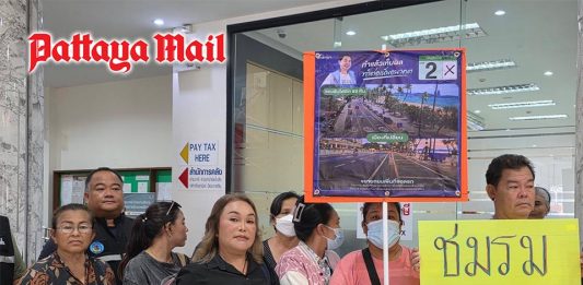 Pattaya beach vendors call for more parking to bring tourists back